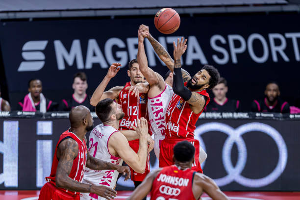 长传或直塞 长传或直塞